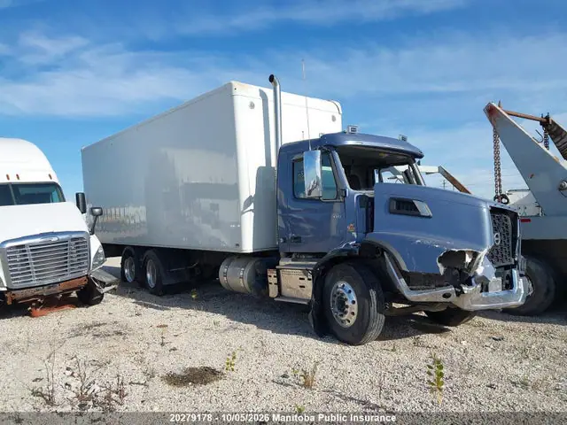 4V5KC9DH2SN679974 Volvo VHD64B300 2025 — повреждение Опрокидывание, фото до ремонта