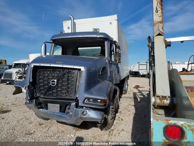 4V5KC9DH2SN679974 — 2025 Volvo VHD64B300, фото 2 с аукциона IAAI 14.10.2026, Опрокидывание