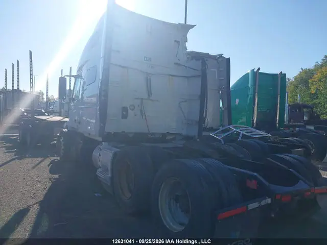 4V4NC9EH3LN241319 — 2020 Volvo Vn L, фото 3 с аукциона IAAI 14.10.2026, Опрокидывание