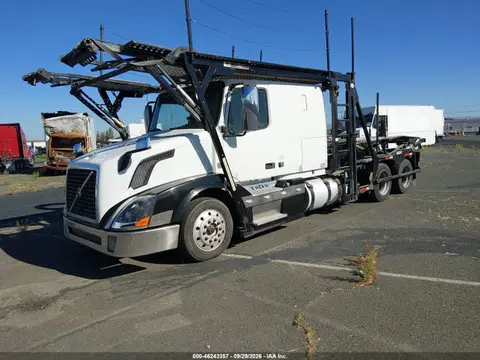 2015 Volvo VN VIN 4V5NC9EJ1FN186551 фото 2