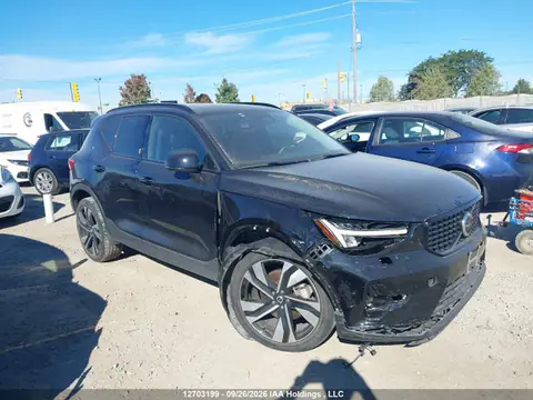 YV4L12UL4R2232190 — 2024 Volvo XC40 B5 Plus Dark Theme, Задняя часть (Rear), фото до ремонта