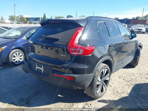 2024 Volvo Xc40 B5 Plus Dark Theme VIN YV4L12UL4R2232190 фото 4