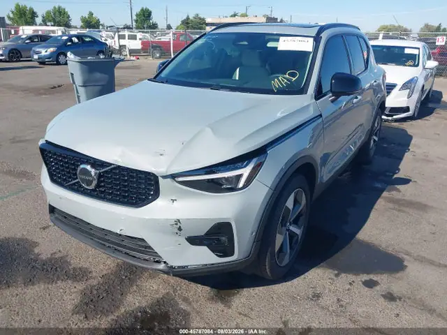YV4L12UC7T2776643 — 2026 Volvo XC40 PLUS, фото 2 с аукциона IAAI 14.10.2026, Передняя часть