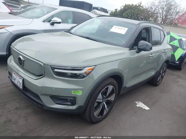 YV4ED3UR5M2589252 — 2021 Volvo XC40 Recharge Pure Electric P8, фото 2 с аукциона IAAI 30.09.2026, Правый бок