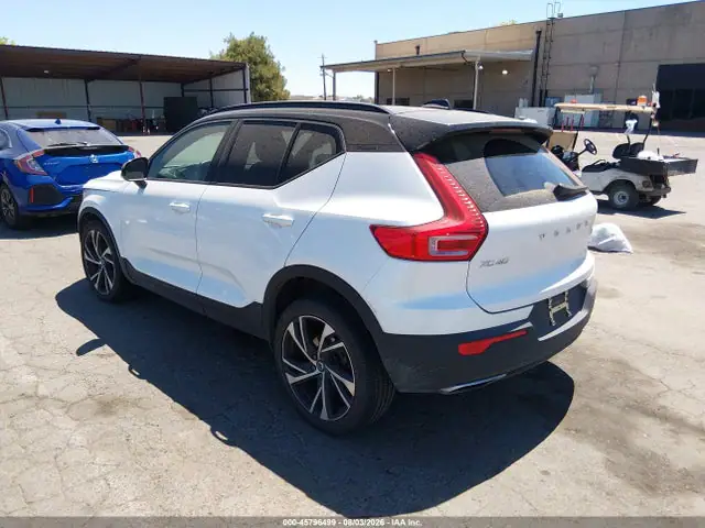 YV4162UM4K2096442 — 2019 Volvo XC40 T5 R-Design, фото 3 с аукциона IAAI 30.09.2026, Передняя часть