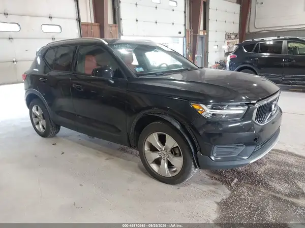 YV4162XZ9K2009495 — 2019 Volvo XC40, Передняя часть слева (Left Front), фото до ремонта