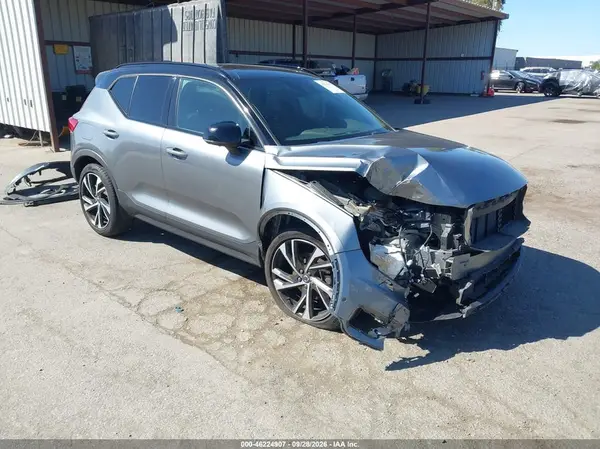 YV4162XZ1K2004307 — 2019 Volvo XC40, Передняя часть (Front End), фото до ремонта