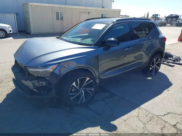 YV4162XZ1K2004307 — 2019 Volvo XC40, фото 2 с аукциона IAAI, Передняя часть