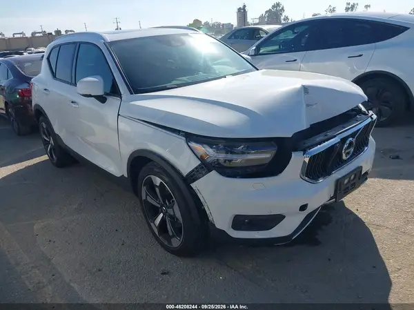 YV4162UK9L2253639 — 2020 Volvo XC40, Передняя часть (Front End), фото до ремонта