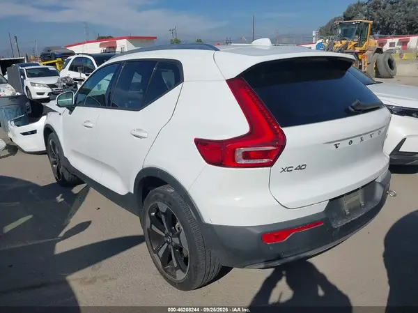 YV4162UK9L2253639 — 2020 Volvo XC40, фото 3 с аукциона IAAI, Передняя часть