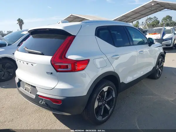 YV4162UK9L2253639 — 2020 Volvo XC40, фото 4 с аукциона IAAI, Передняя часть