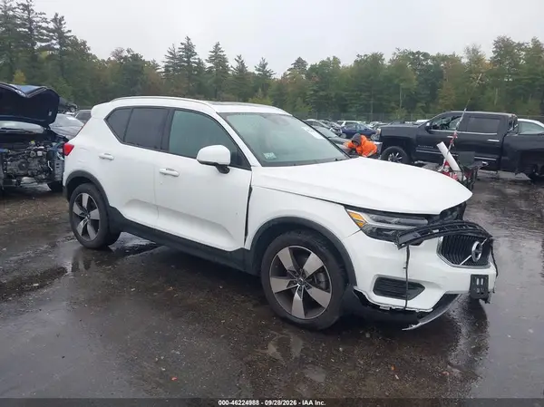 YV4162UK8L2184104 — 2020 Volvo XC40, Передняя часть (Front End), фото до ремонта