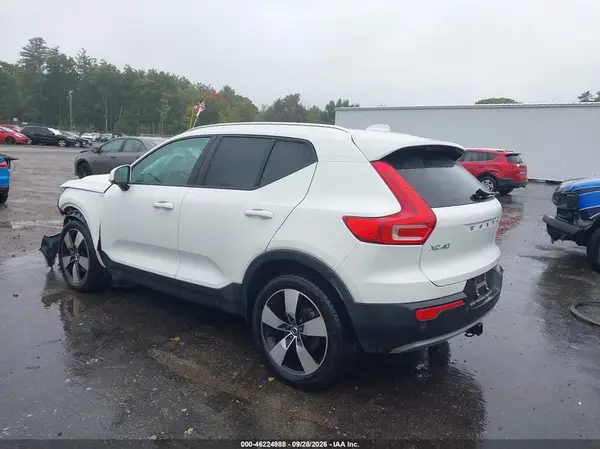 YV4162UK8L2184104 — 2020 Volvo XC40, фото 3 с аукциона IAAI, Передняя часть
