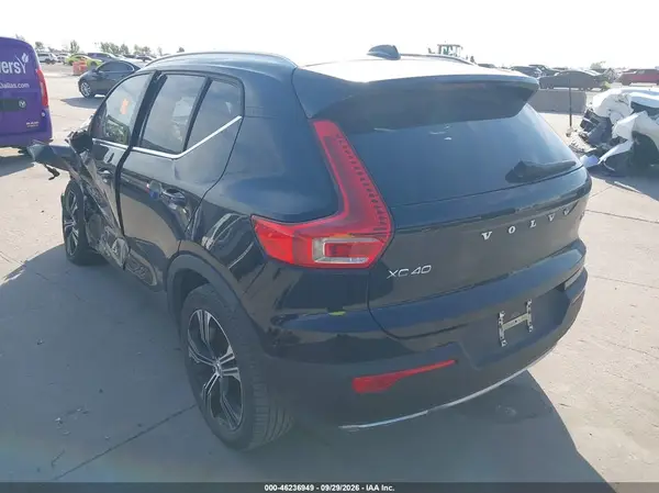 YV4AC2HLXL2336072 — 2020 Volvo XC40, фото 3 с аукциона IAAI, Передняя часть