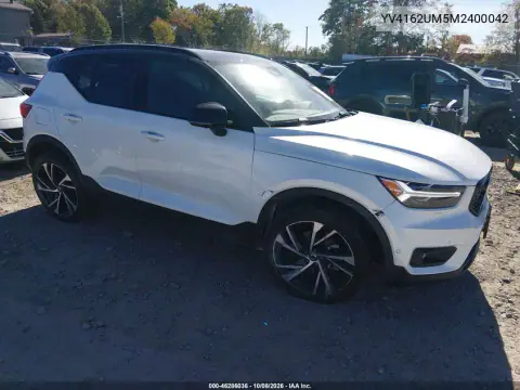 YV4162UM5M2400042 — 2021 Volvo XC40, Передняя часть, фото до ремонта