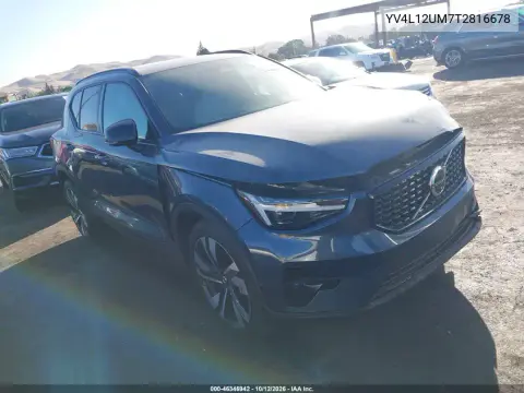 YV4L12UM7T2816678 — 2026 Volvo XC40, Передний левый, фото до ремонта