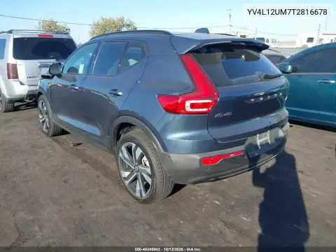 2026 Volvo Xc40 Ultra, B5 Awd Gas (Mild Hybrid), Dark VIN YV4L12UM7T2816678 фото 3