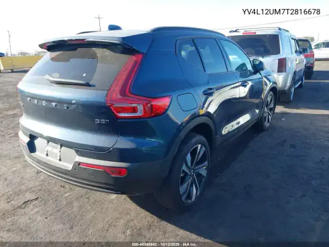 2026 Volvo Xc40 Ultra, B5 Awd Gas (Mild Hybrid), Dark VIN YV4L12UM7T2816678 фото 4