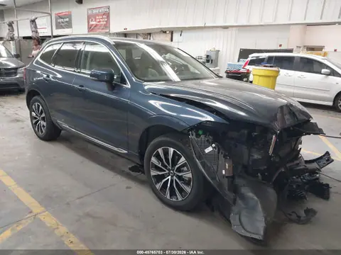 YV4L12RNXP1306421 — 2023 Volvo XC60 B5 Plus Bright Theme, Передняя часть (Front End), фото до ремонта