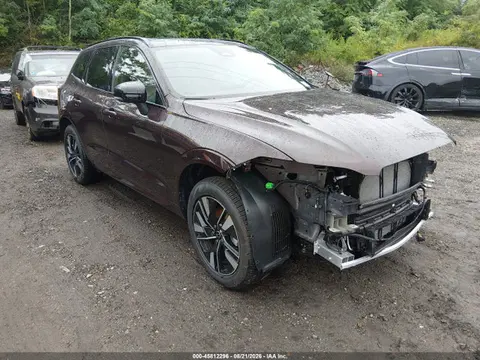 YV4M12RC0T1394120 — 2026 Volvo XC60 B5 Plus, Передняя часть (Front End), фото до ремонта