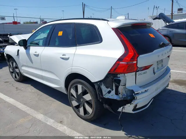 YV4H60DL0R1908880 — 2024 Volvo XC60 Recharge Plug-IN Hybrid T8 Plus Dark Theme, фото 3 с аукциона IAAI 30.09.2026, Передняя часть