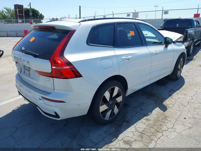 YV4H60DL0R1908880 — 2024 Volvo XC60 Recharge Plug-IN Hybrid T8 Plus Dark Theme, фото 4 с аукциона IAAI 30.09.2026, Передняя часть