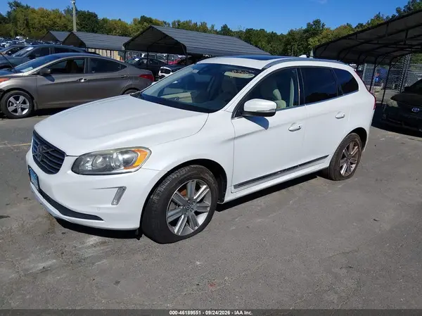 YV4902RK0G2781363 — 2016 Volvo XC60, фото 2 с аукциона IAAI, Передняя часть справа