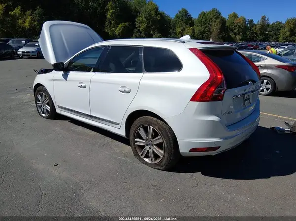 YV4902RK0G2781363 — 2016 Volvo XC60, фото 3 с аукциона IAAI, Передняя часть справа