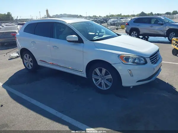 YV449MRK3G2924463 — 2016 Volvo XC60, Передняя часть слева (Left Front), фото до ремонта