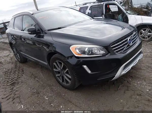YV449MRR9H2163050 — 2017 Volvo XC60, Передняя часть слева (Left Front), фото до ремонта