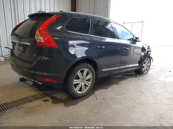 YV440MDU9H2010237 — 2017 Volvo XC60, фото 4 с аукциона IAAI, Передняя часть справа
