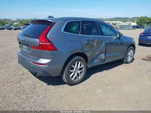 YV4102RK8J1075543 — 2018 Volvo XC60, фото 4 с аукциона IAAI 13.10.2026, Правый бок