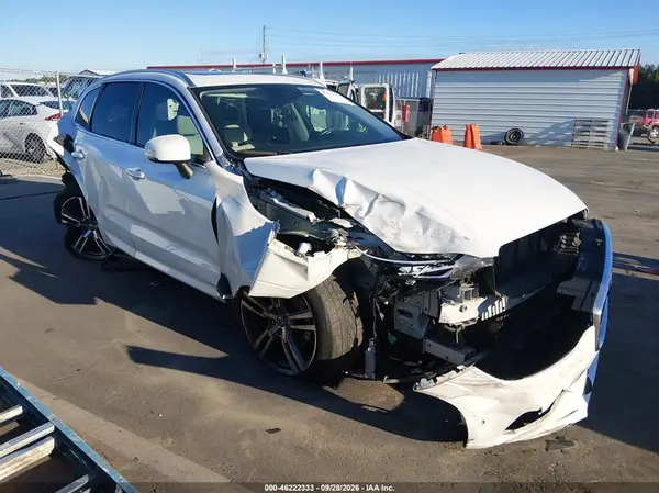LYV102RK7JB101139 — 2018 Volvo XC60, Передняя часть (Front & Rear), фото до ремонта