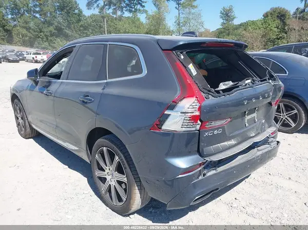 YV4102RL5M1696476 — 2021 Volvo XC60, фото 3 с аукциона IAAI, Передняя часть