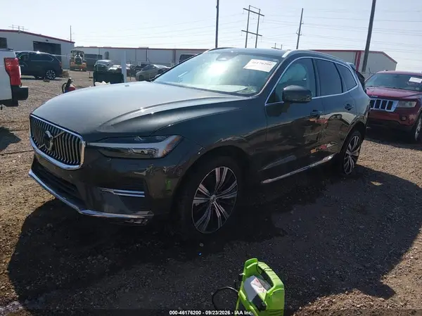 YV4L12DL8N1911461 — 2022 Volvo XC60, фото 2 с аукциона IAAI, Правый бок