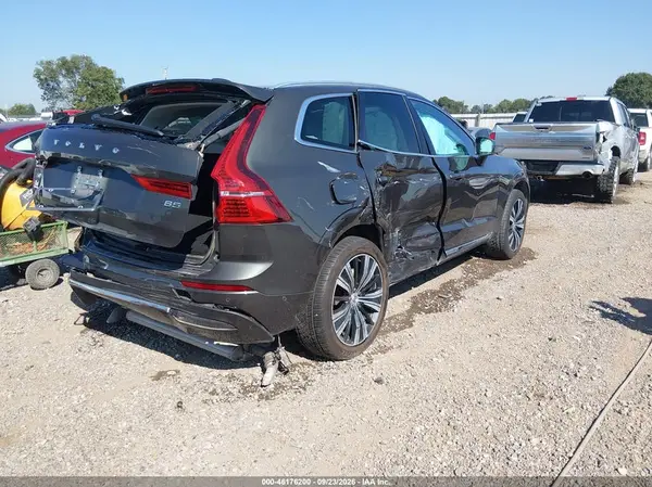 YV4L12DL8N1911461 — 2022 Volvo XC60, фото 4 с аукциона IAAI, Правый бок