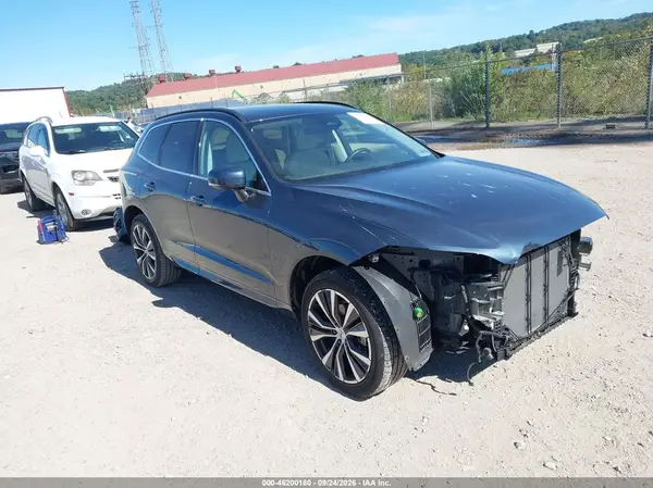 YV4L12RK8N1040352 — 2022 Volvo XC60, Передняя часть (Front End), фото до ремонта