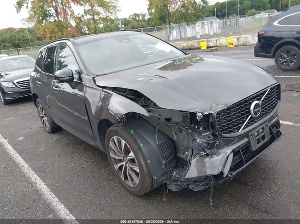 YV4L12RL7R1944742 — 2024 Volvo XC60, Передняя часть (Front End), фото до ремонта