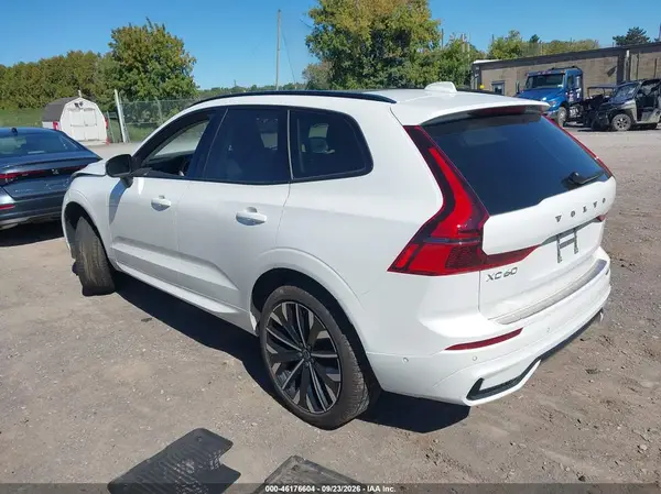 YV4M12RM4T1359654 — 2026 Volvo XC60, фото 3 с аукциона IAAI, Передняя часть