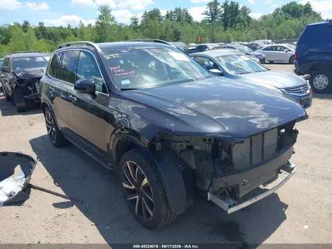 YV4A22PKXJ1335888 — 2018 Volvo XC90 T6 Momentum, Передняя часть (Front End), фото до ремонта