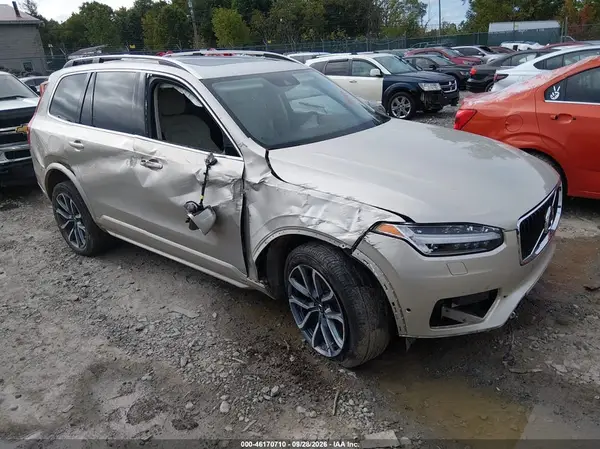 YV4A22PK3H1130469 — 2017 Volvo XC90, Передняя часть (Front End), фото до ремонта