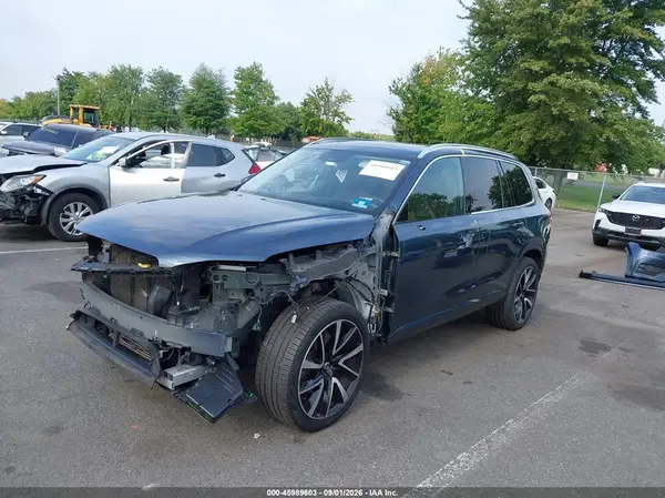 YV4A22PK5L1563512 — 2020 Volvo XC90, фото 2 с аукциона IAAI, Передняя часть
