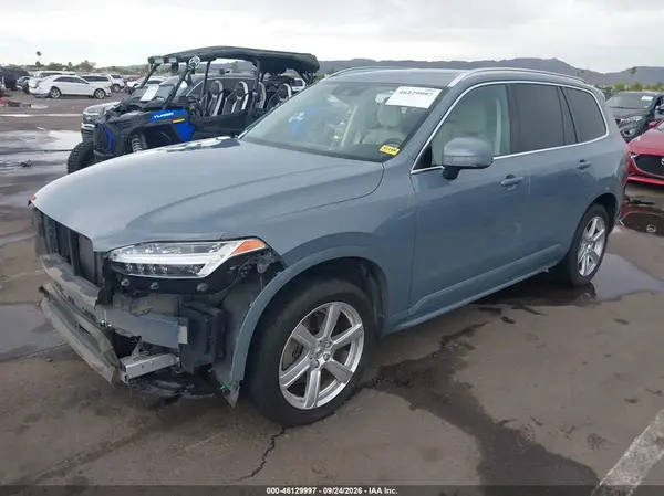 YV4A221K0L1613693 — 2020 Volvo XC90, фото 2 с аукциона IAAI 13.10.2026, Правый бок