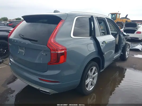 YV4A221K0L1613693 — 2020 Volvo XC90, фото 4 с аукциона IAAI 13.10.2026, Правый бок
