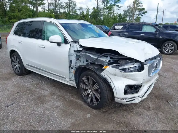 YV4A22PL7N1826031 — 2022 Volvo XC90, Передняя часть (Front End), фото до ремонта