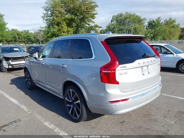 YV4062PN4P1928083 — 2023 Volvo XC90, фото 3 с аукциона IAAI, Передняя часть