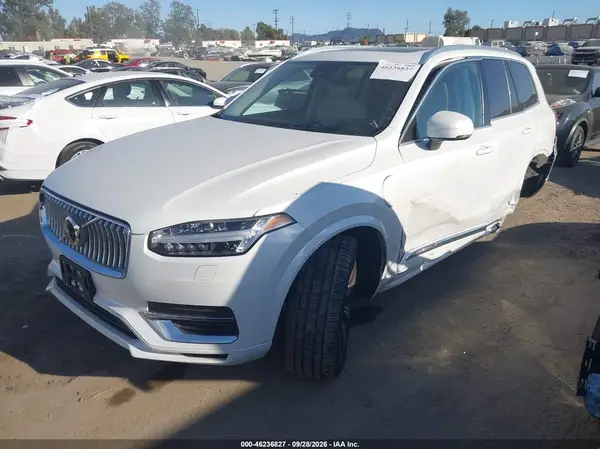 YV4H60CV3P1941694 — 2023 Volvo XC90, фото 2 с аукциона IAAI, Левый бок