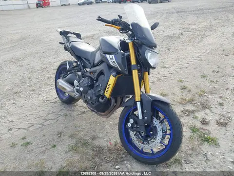 JYARN33N1FA001917 — 2015 Yamaha FZ09, Передняя часть (Front), фото до ремонта