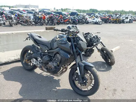 JYARN33N5GA002537 — 2016 Yamaha FZ09, Передняя часть (Front), фото до ремонта
