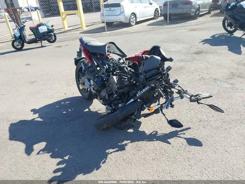 JYARN53E0HA000921 — 2017 Yamaha FZ09, Передняя часть (Front End), фото до ремонта